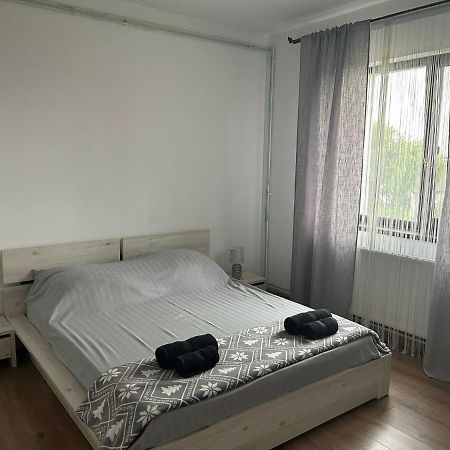 Апартаменти Apartament Adriana Giroc Екстер'єр фото