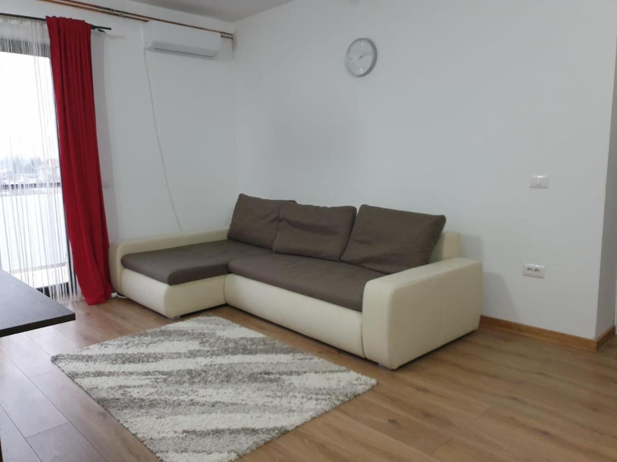 Апартаменти Apartament Adriana Giroc Екстер'єр фото