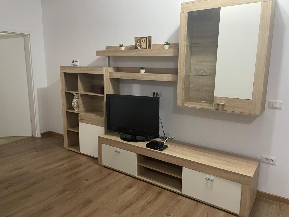 Апартаменти Apartament Adriana Giroc Екстер'єр фото