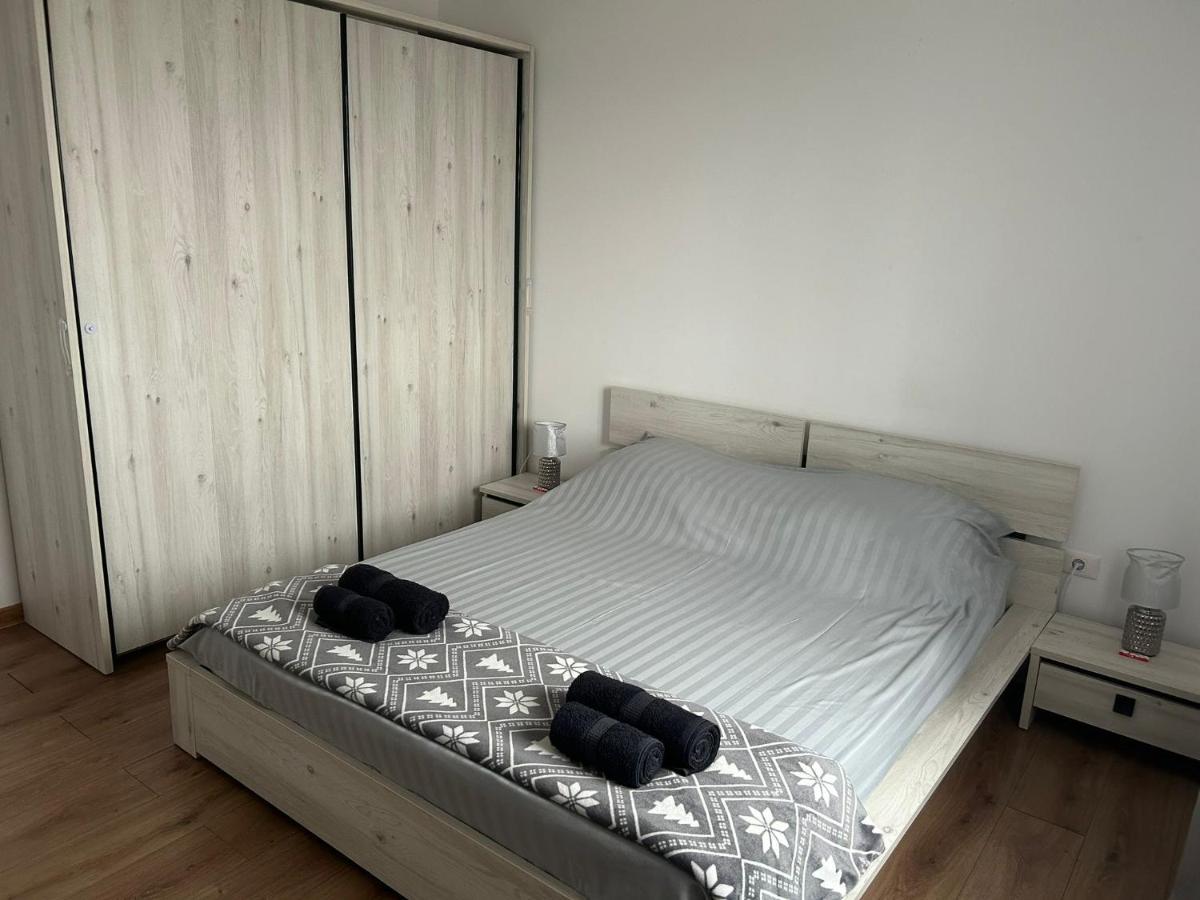 Апартаменти Apartament Adriana Giroc Екстер'єр фото